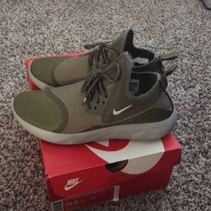 nike lunarcharge essential